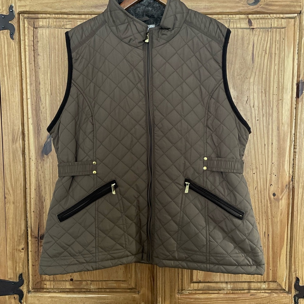 Brown Quilted Vest with Zipper and Stand-Up Collar